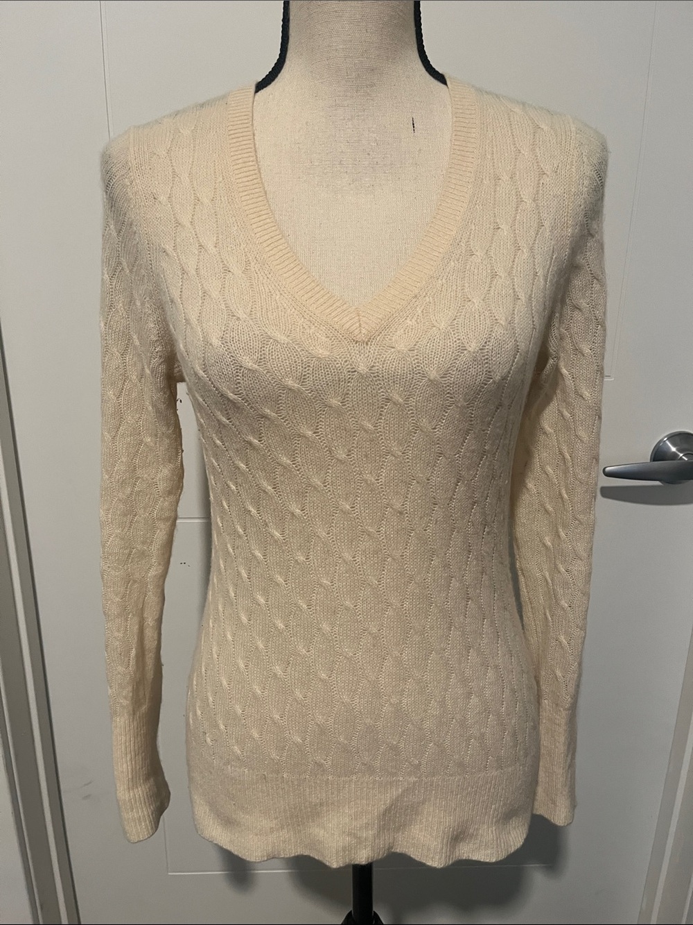 Vintage Y2K Banana Republic Italian Cashmere Cream Cable Knit V-Neck Sweater